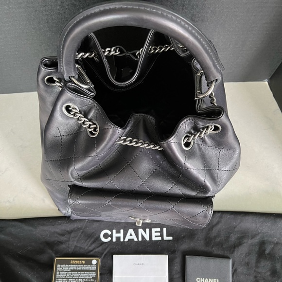 Black classic Chanel Calfskin Stitched Medium Luxury Drawstring Backpack - Picture 5 of 16